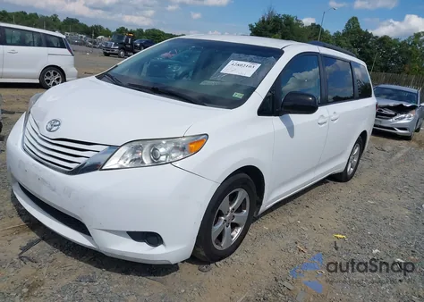 2017 Toyota Sienna Le 8 Passenger z USA, uszkodzony, nr VIN 5TDKZ3DC5HS826355